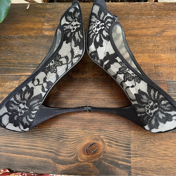 Stuart Weitzman Black Lace Peep Toe Satin Heels US9 - Picture 10 of 14